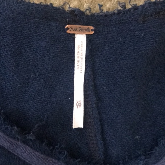 Tops - Picture 3 of 4